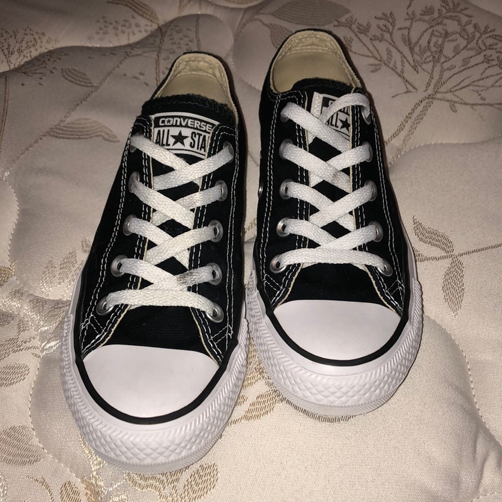 Women’s Black Converse Sneakers Size 6